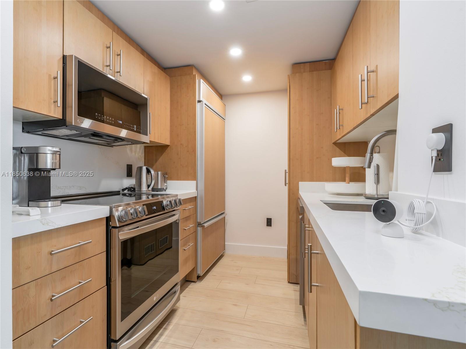 10275 Collins Ave 206