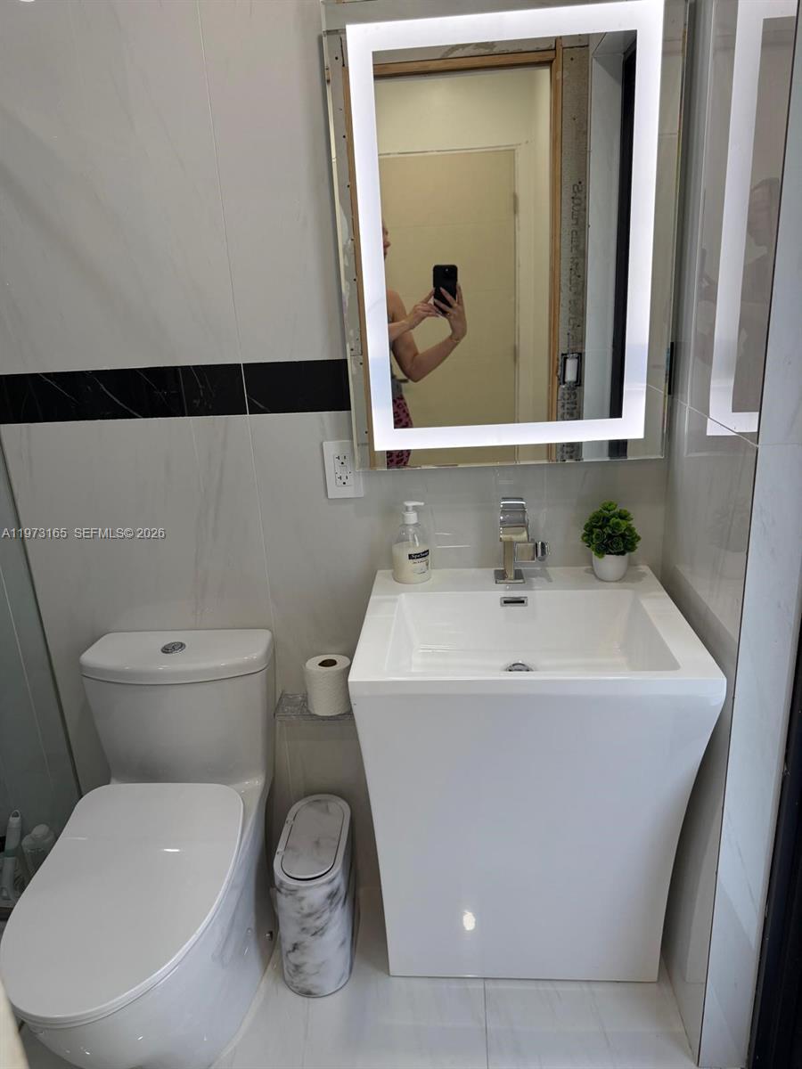 ROYAL PALM LAKE ESTATES - Residential