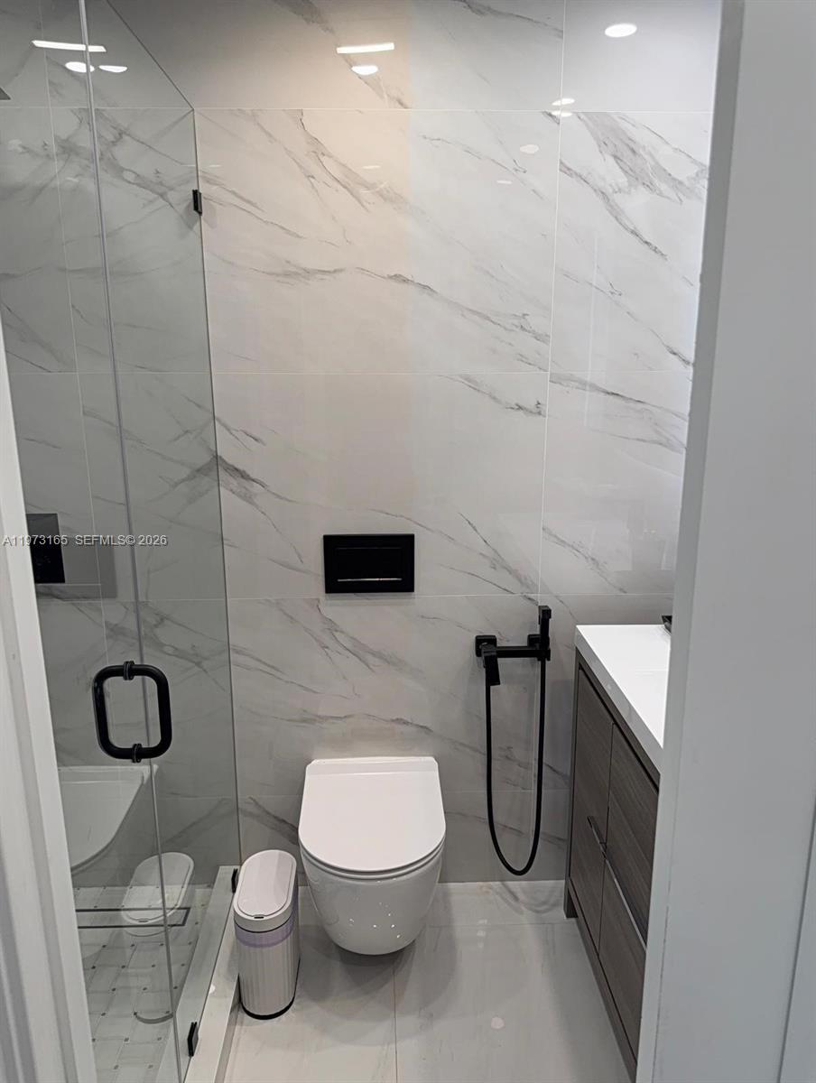 ROYAL PALM LAKE ESTATES - Residential