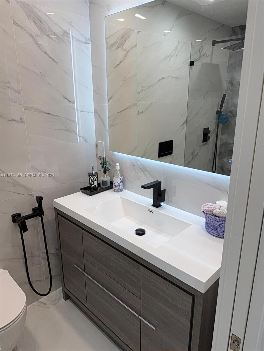 ROYAL PALM LAKE ESTATES - Residential