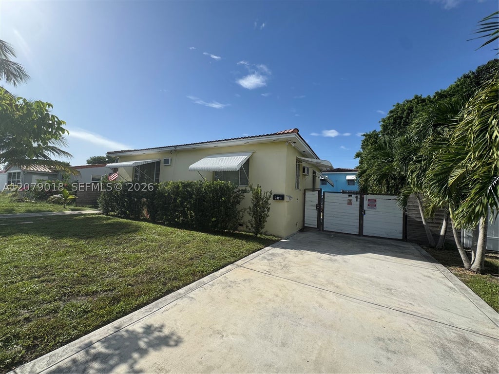 Photo of 2463 Dewey St, Hollywood, FL 33020 (MLS # A12079018)