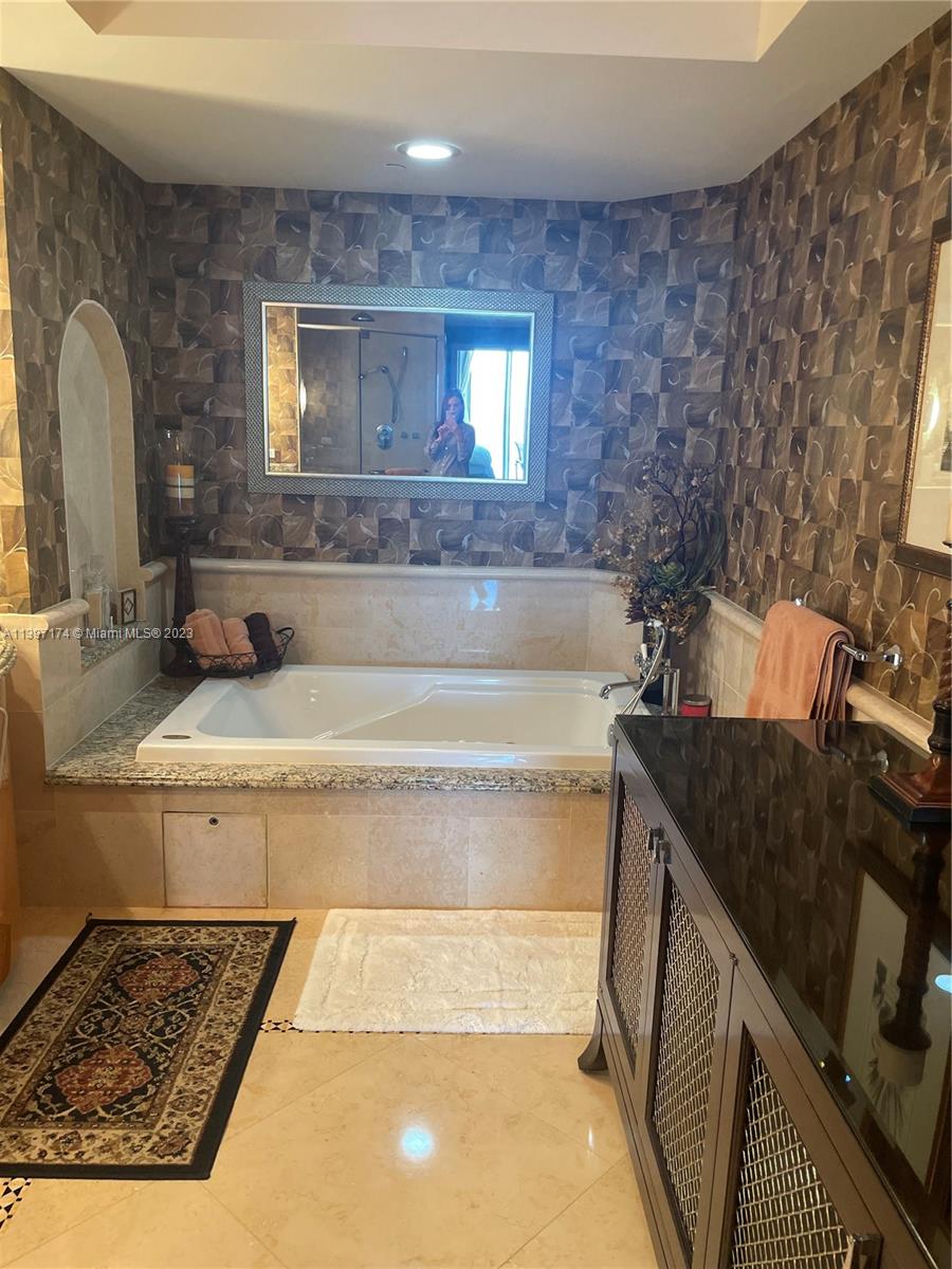 ACQUALINA OCEAN RESIDENCE - Residential