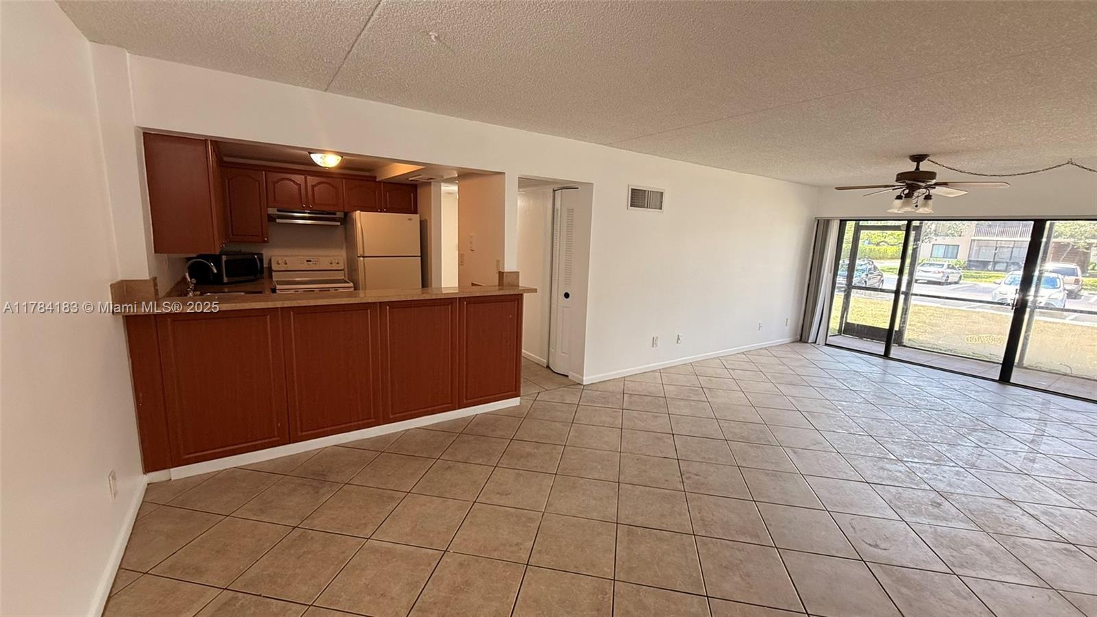 5855 Washington St 91, Hollywood, Broward County, Florida - 2 Bedrooms  
2 Bathrooms - 