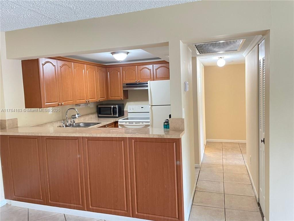 5855 Washington St 91, Hollywood, Broward County, Florida - 2 Bedrooms  
2 Bathrooms - 