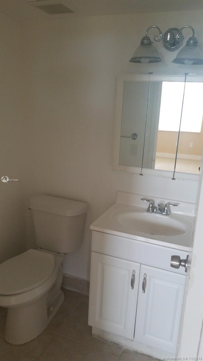 BAYVIEW PALMS CONDO - Residential Lease