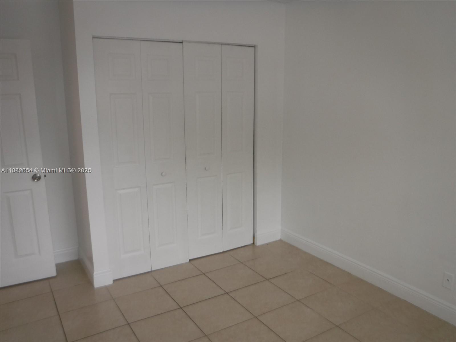 COURTS AT OAKLAND PARK - Residential Lease