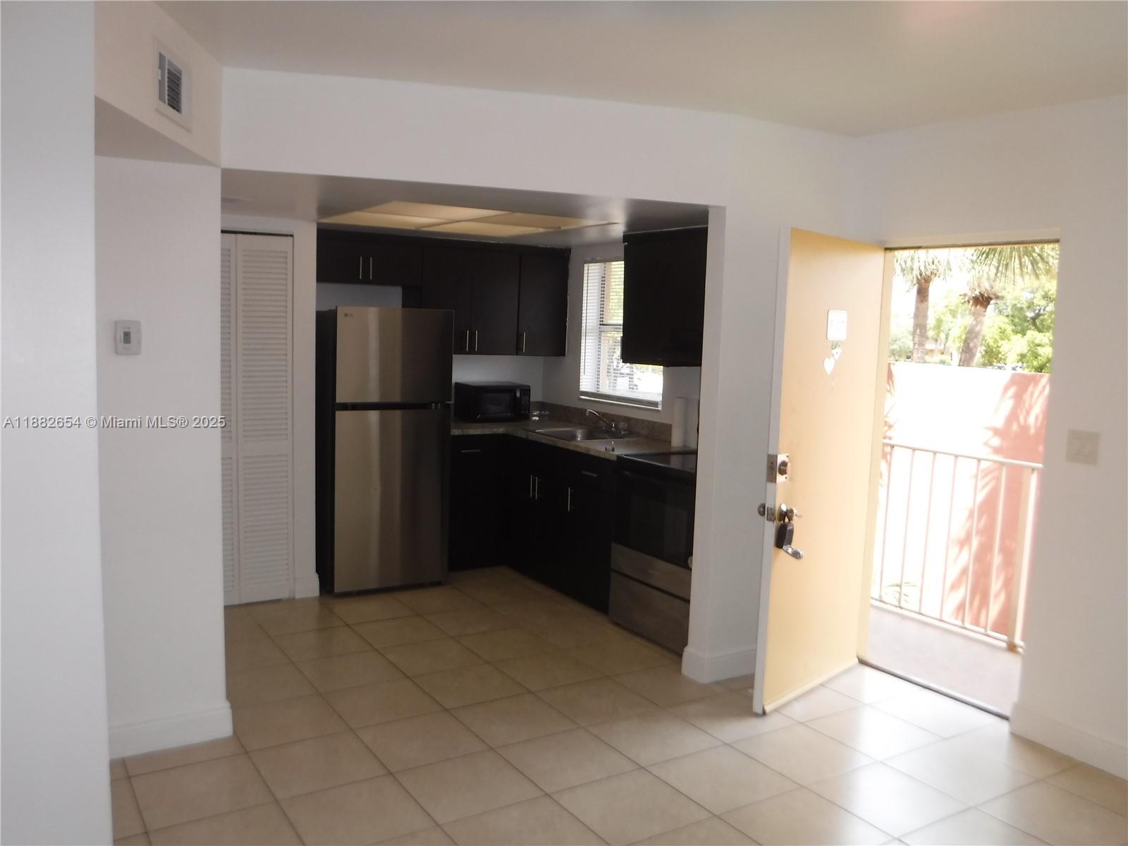 COURTS AT OAKLAND PARK - Residential Lease