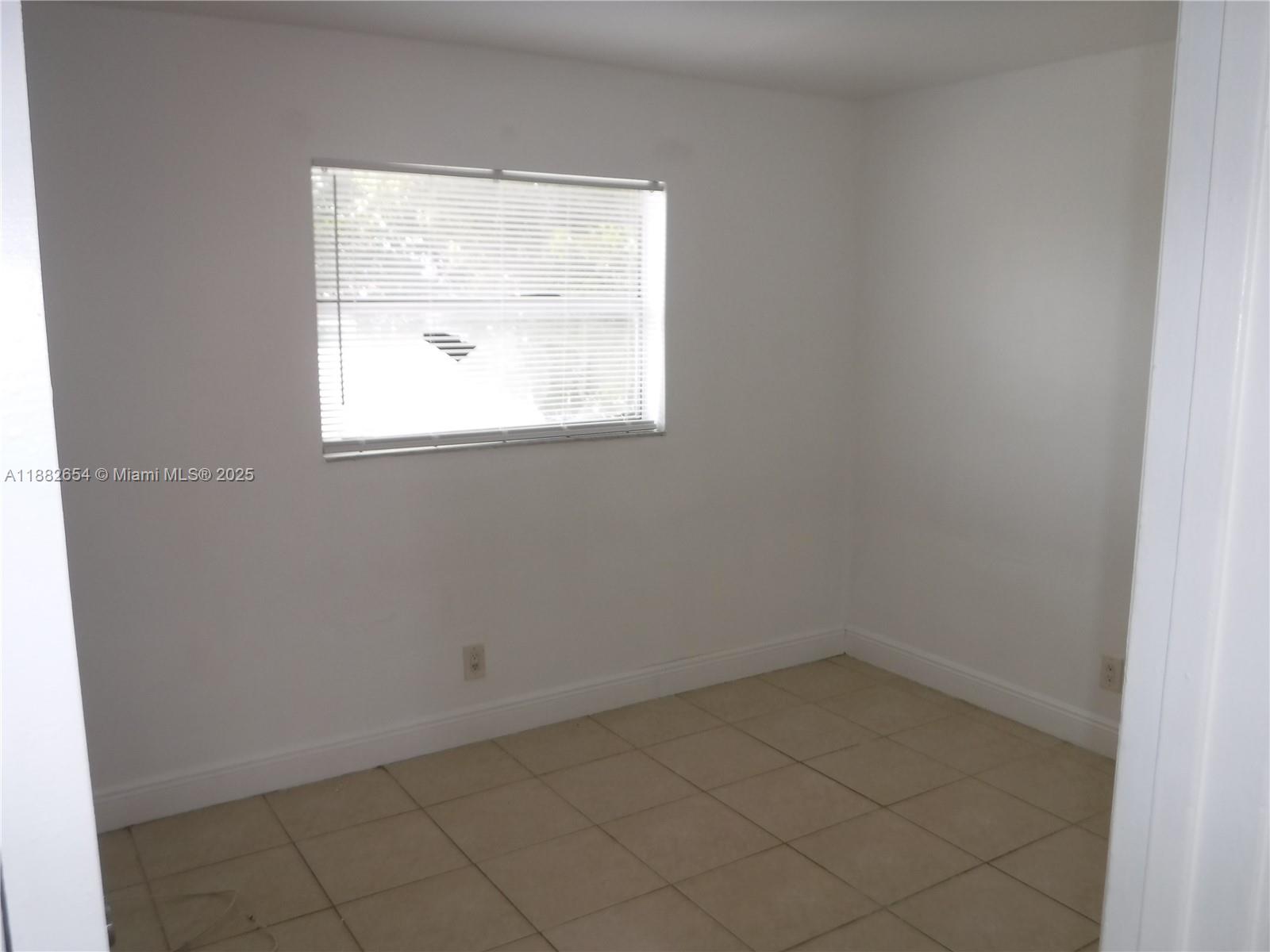 COURTS AT OAKLAND PARK - Residential Lease