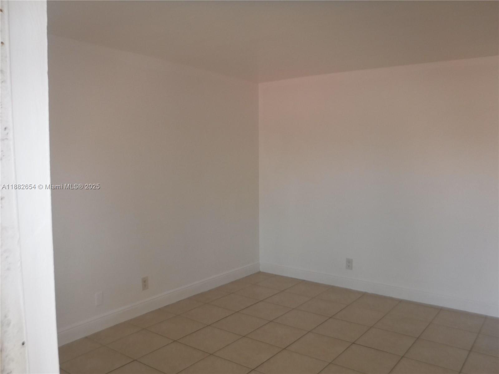 COURTS AT OAKLAND PARK - Residential Lease