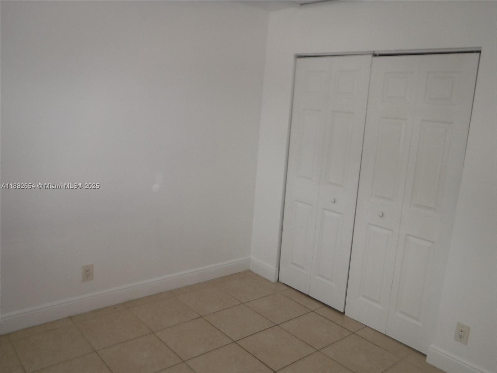 COURTS AT OAKLAND PARK - Residential Lease