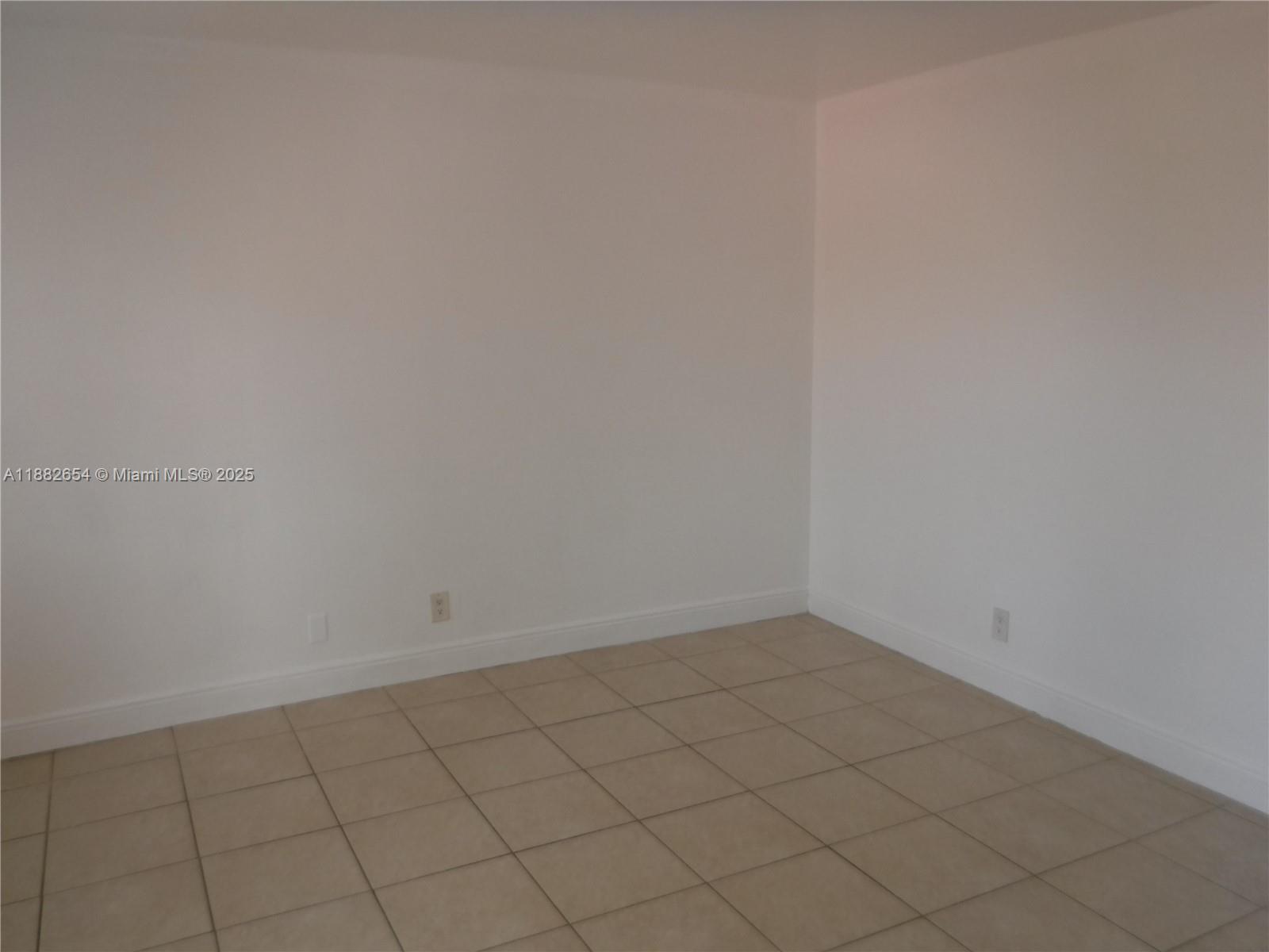 COURTS AT OAKLAND PARK - Residential Lease