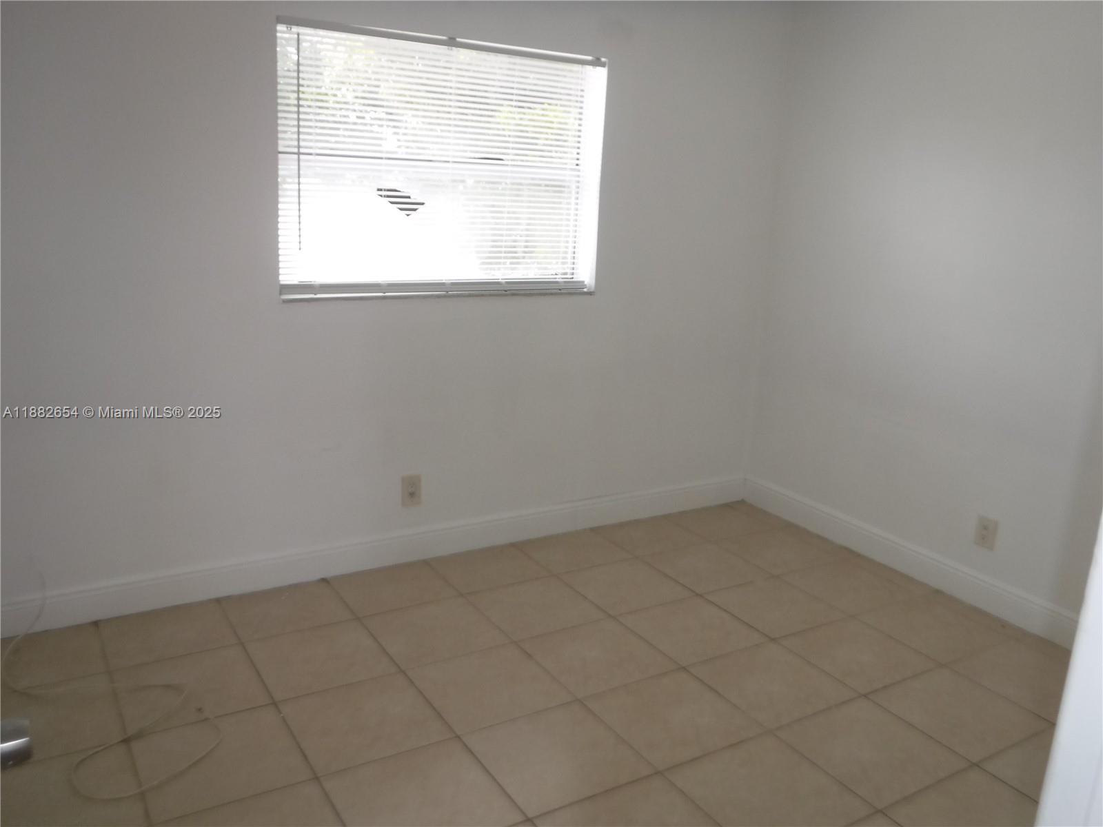 COURTS AT OAKLAND PARK - Residential Lease