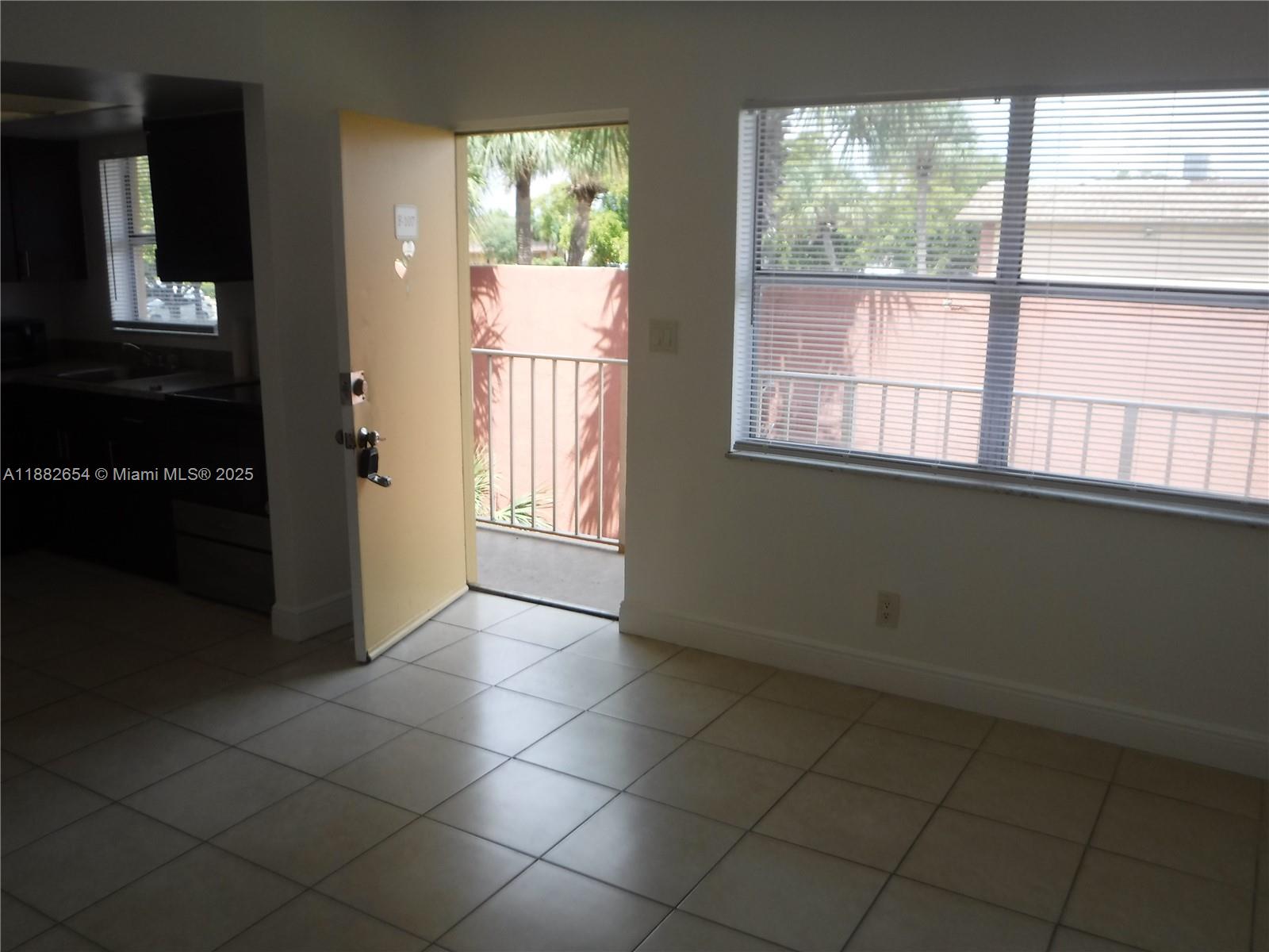 COURTS AT OAKLAND PARK - Residential Lease
