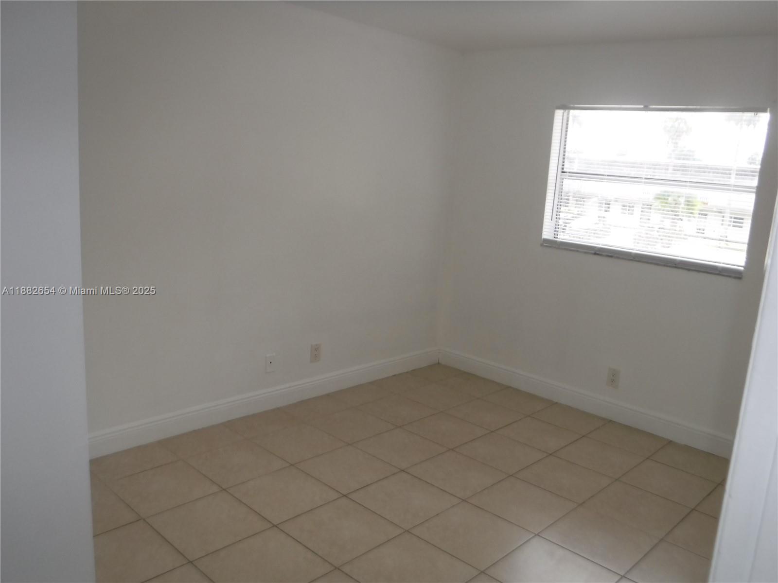 COURTS AT OAKLAND PARK - Residential Lease