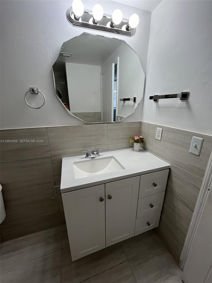 ALTOS DE MIAMI CONDO - Residential Lease