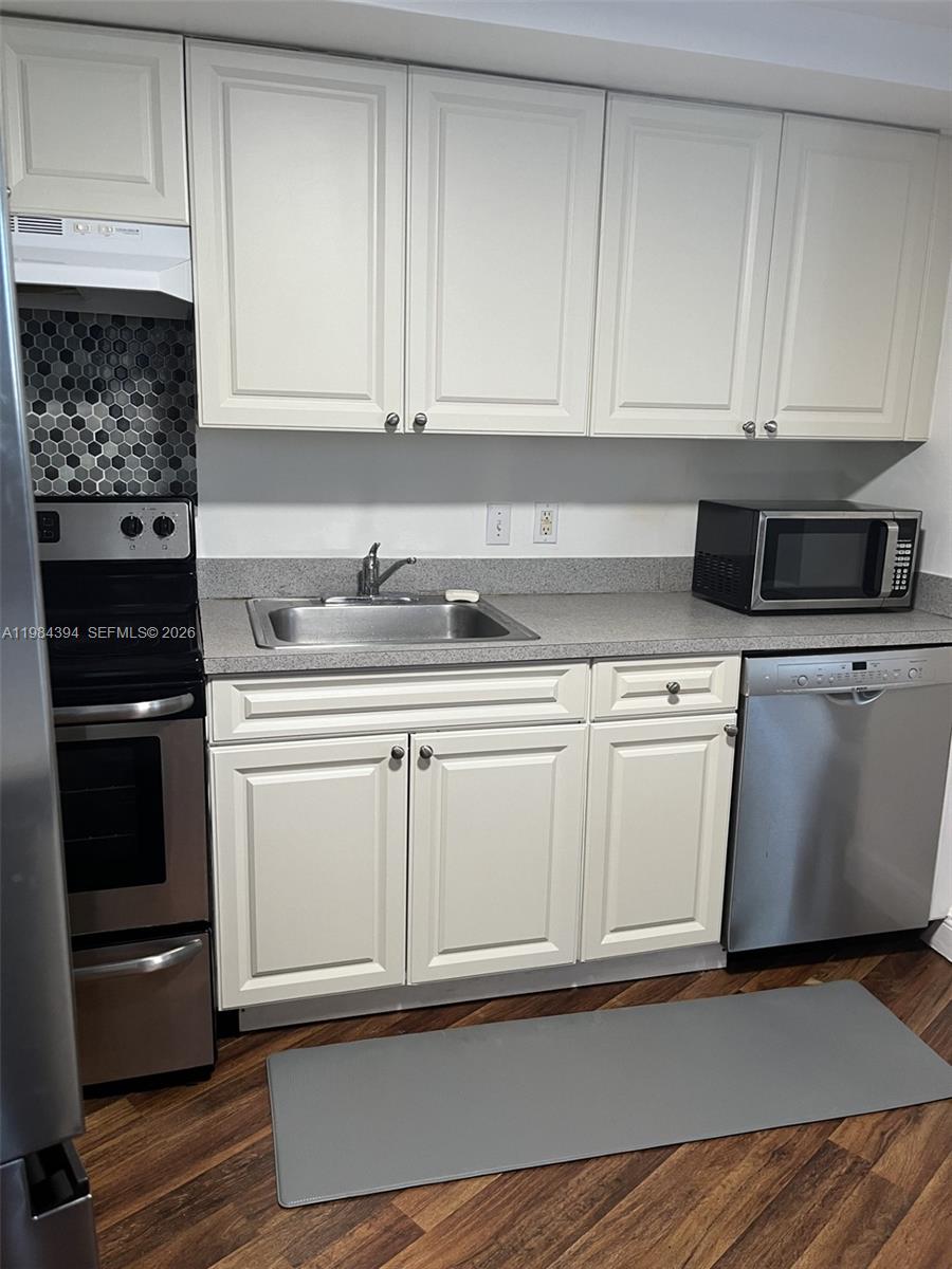 ALTOS DE MIAMI CONDO - Residential Lease