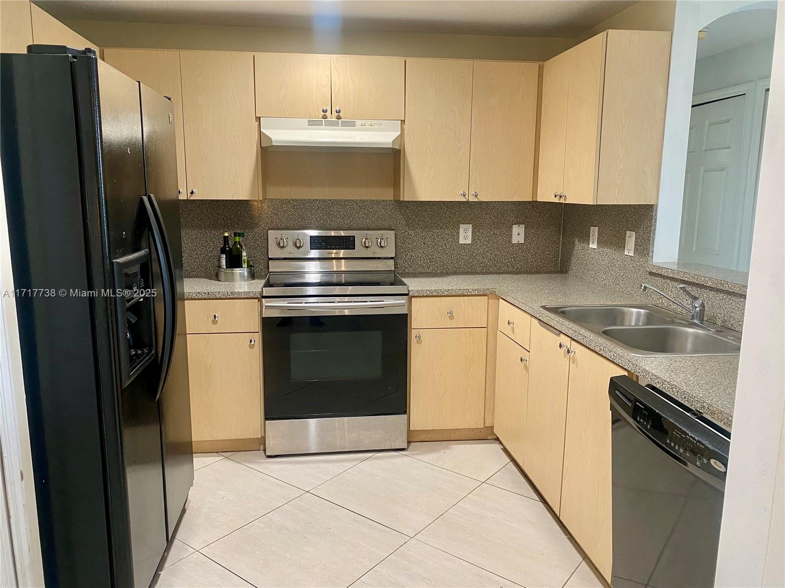 Rental Property at 6400 Nw 114th Ave 1134, Doral, Miami-Dade County, Florida - Bedrooms: 3 
Bathrooms: 2  - $2,700 MO.