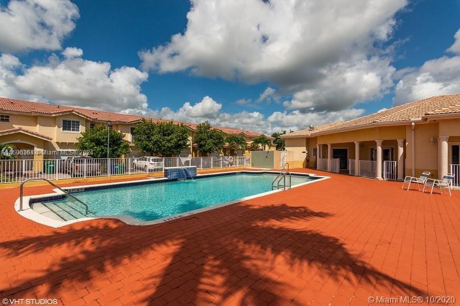 3/2 1/2 Fenced Townhouse with Garage, NEW FLOOR UPSTAIRS, NEW RANGE, MICROWAVE, DISHWASHER. Community pool,& gym. 650 minimum credit score.