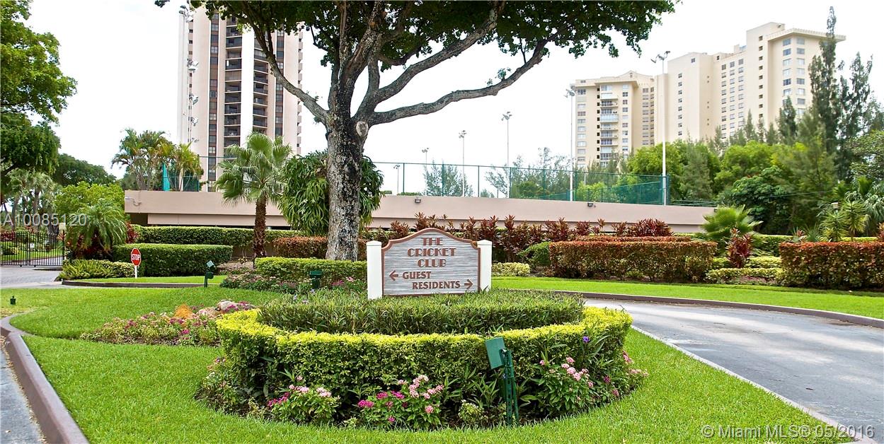 Amazing huge condo, great opportunity in a great building! master has 2 full bathrooms and 2 big walking closets, hugh living room with a nice view. lots of ammenties - amazing pool, 7 tennis courts, sauna, big fully equipped gym and many more.The unit is rented " AS IS ".
