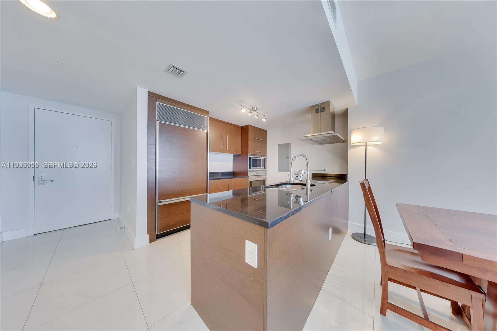 495 Brickell Ave 5205