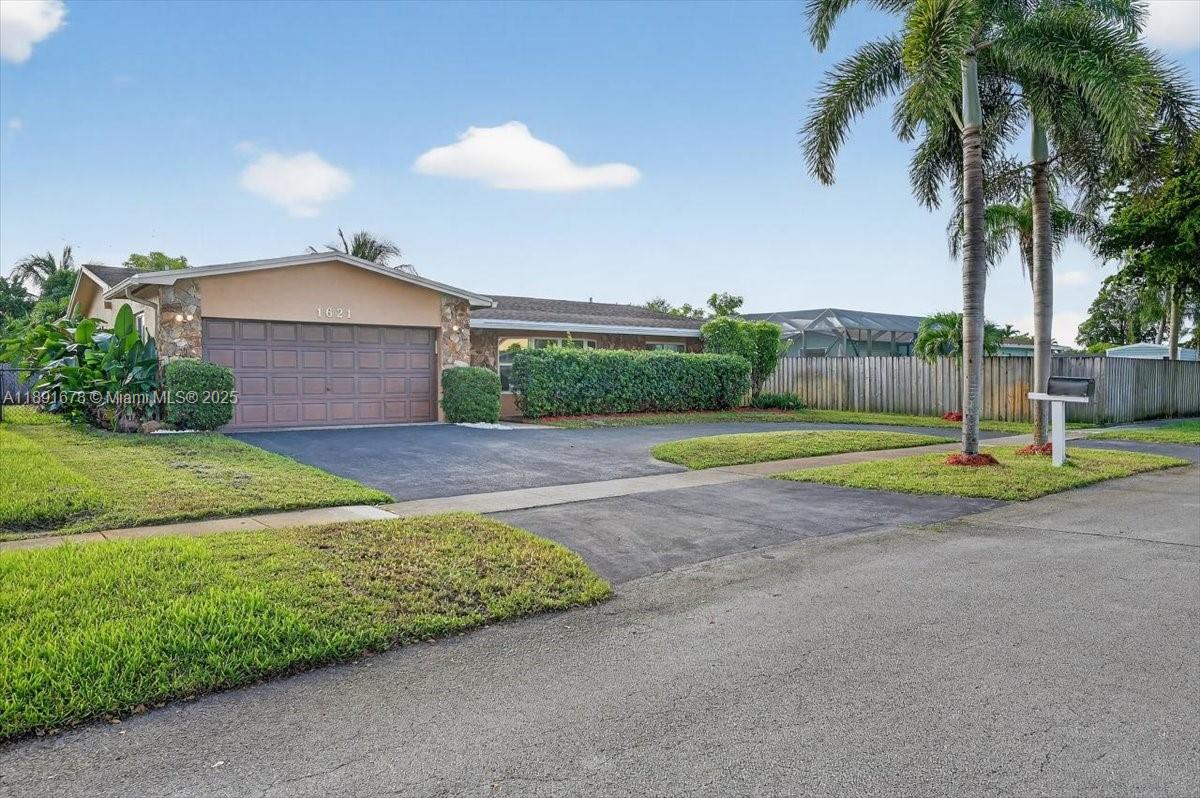 PEMBROKE LAKES SEC 5 - Residential