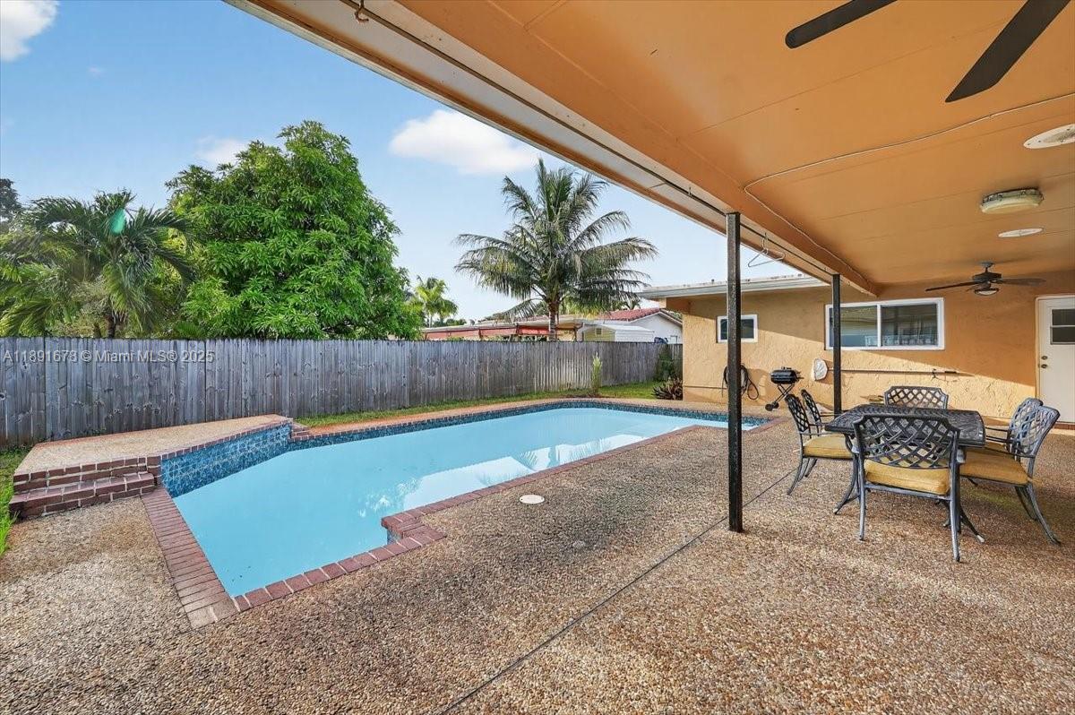 PEMBROKE LAKES SEC 5 - Residential