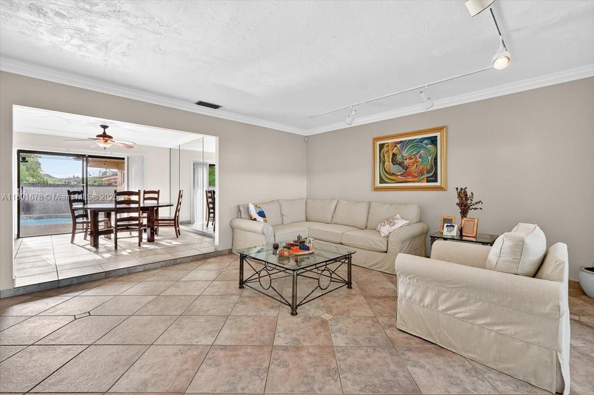 PEMBROKE LAKES SEC 5 - Residential