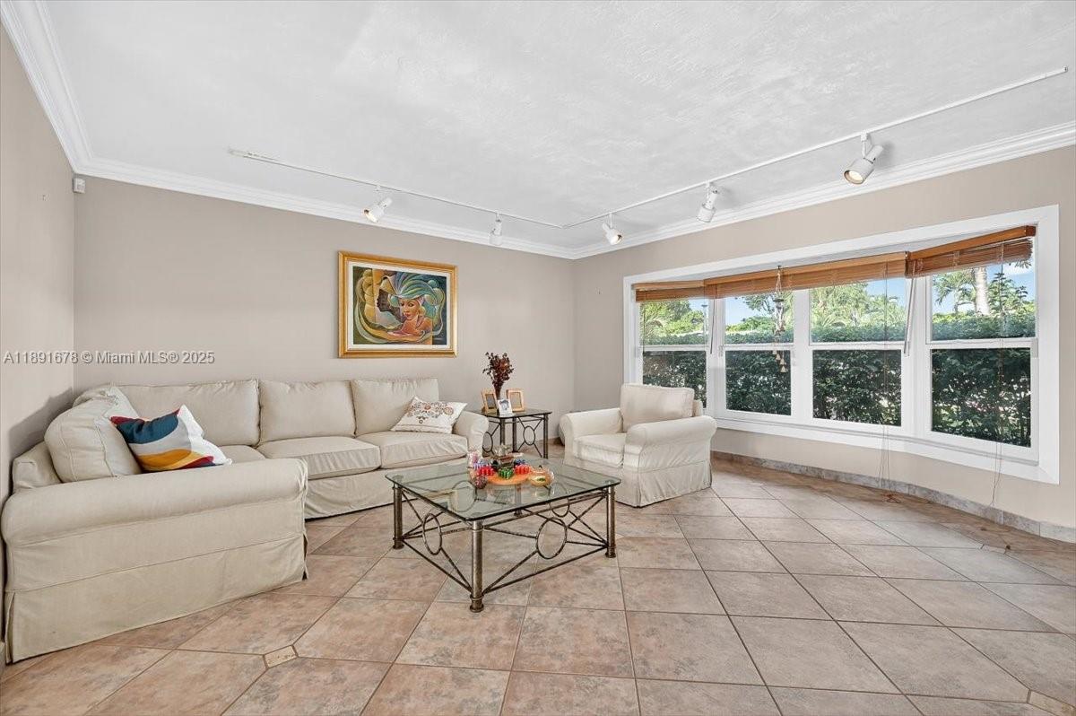 PEMBROKE LAKES SEC 5 - Residential