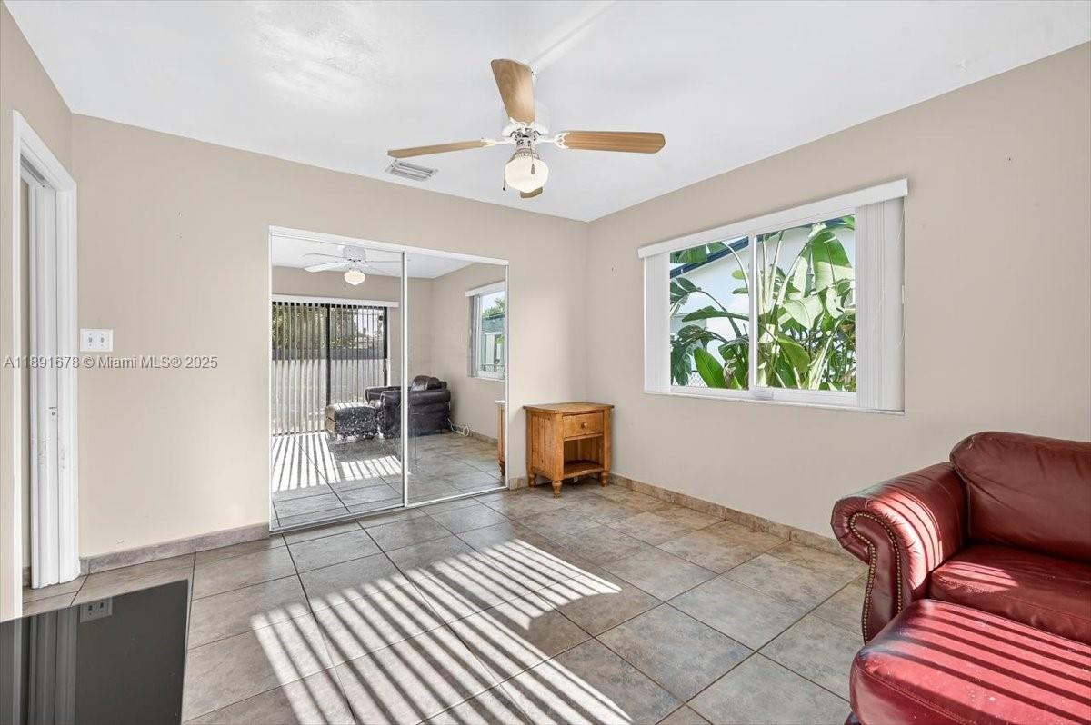 PEMBROKE LAKES SEC 5 - Residential