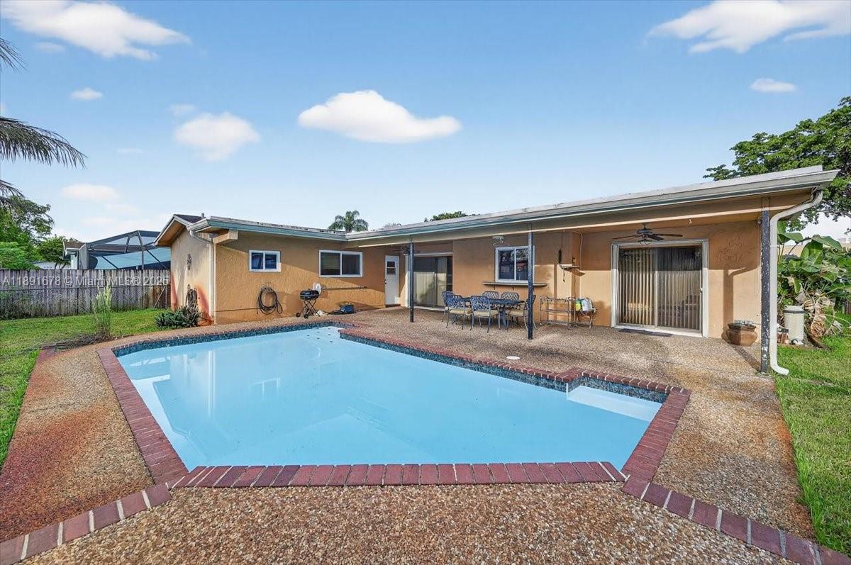 PEMBROKE LAKES SEC 5 - Residential