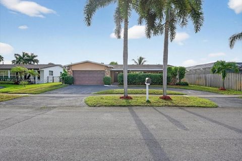 1621 NW 110th Ter Pembroke Pines FL 33026