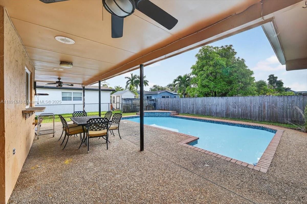 PEMBROKE LAKES SEC 5 - Residential