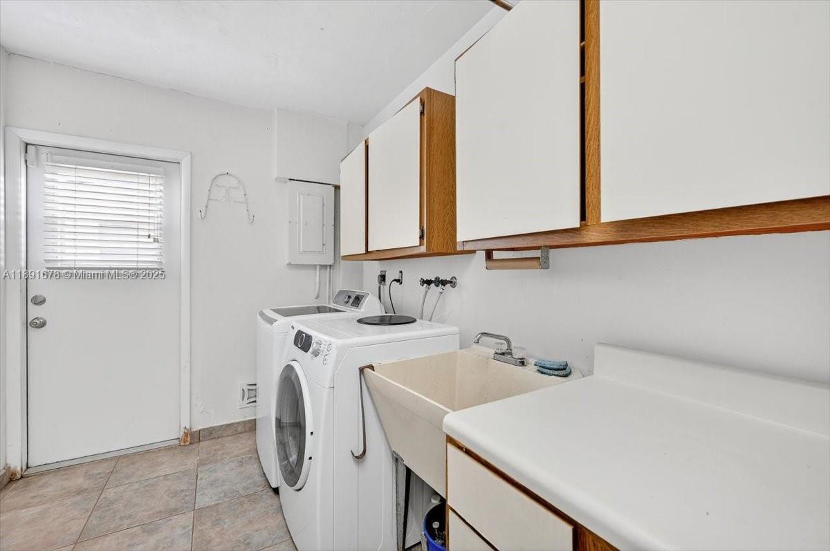 PEMBROKE LAKES SEC 5 - Residential