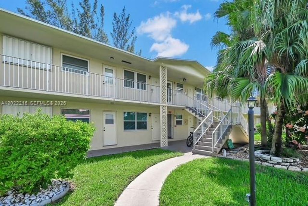 Photo of 1301 N 12th Ct #2A, Hollywood, FL 33019 (MLS # A12022216)