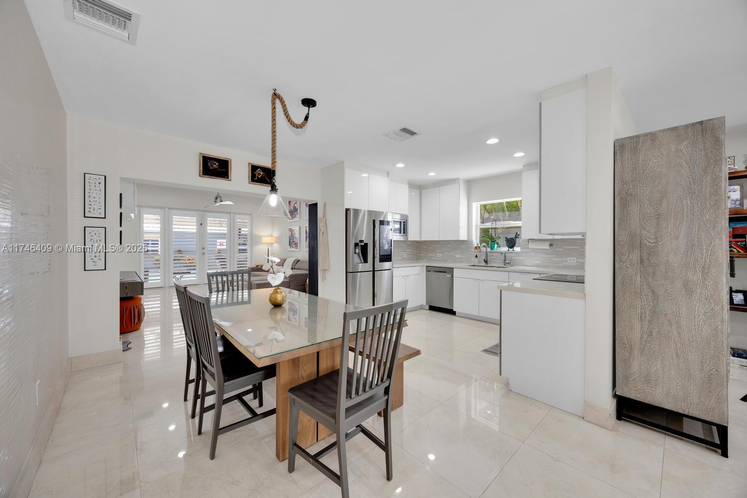 CORAL ESTATES - Residential