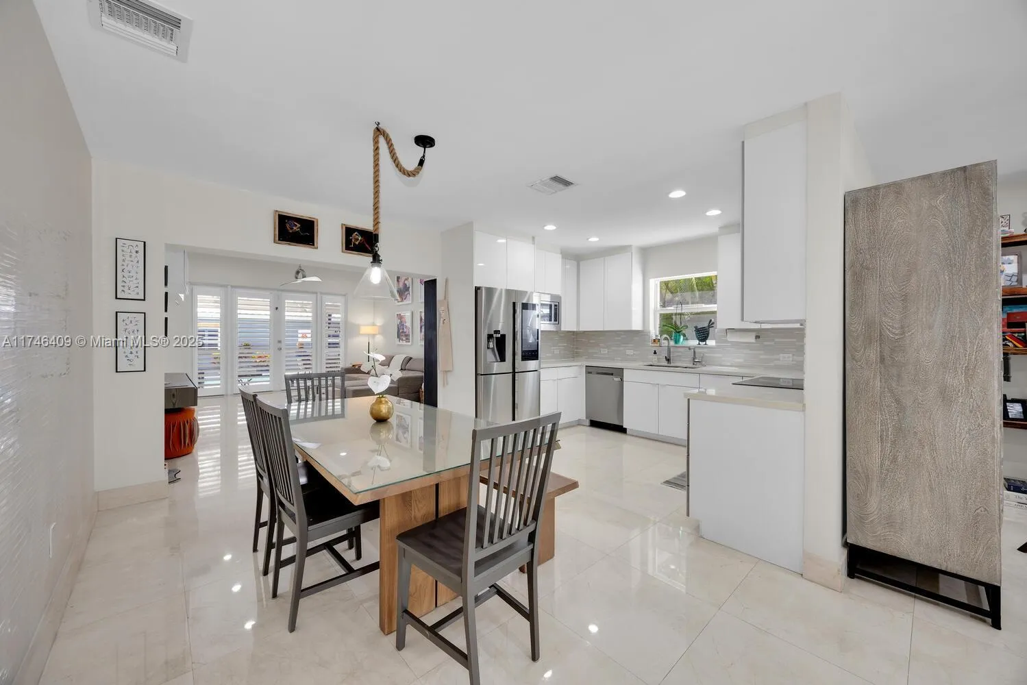 Coral Gables, Florida 33134, United States, 5 Bedrooms Bedrooms, ,4 BathroomsBathrooms,Residential,Active,77291