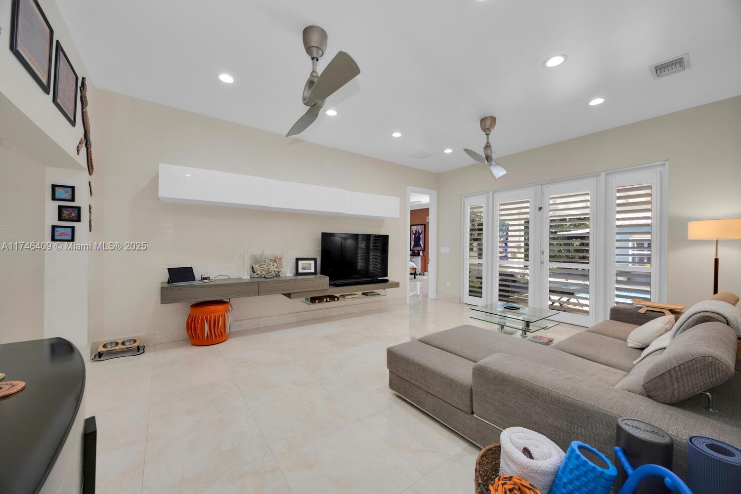 CORAL ESTATES - Residential