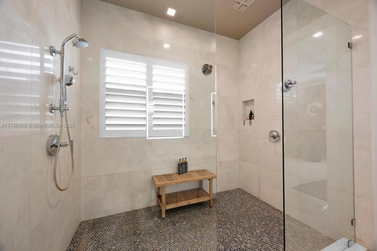 Coral Gables, Florida 33134, United States, 5 Bedrooms Bedrooms, ,4 BathroomsBathrooms,Residential,Active,77291