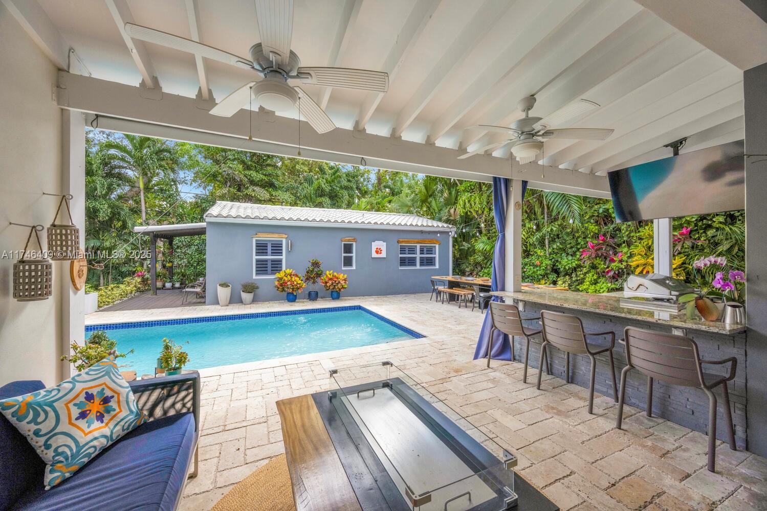 CORAL ESTATES - Residential