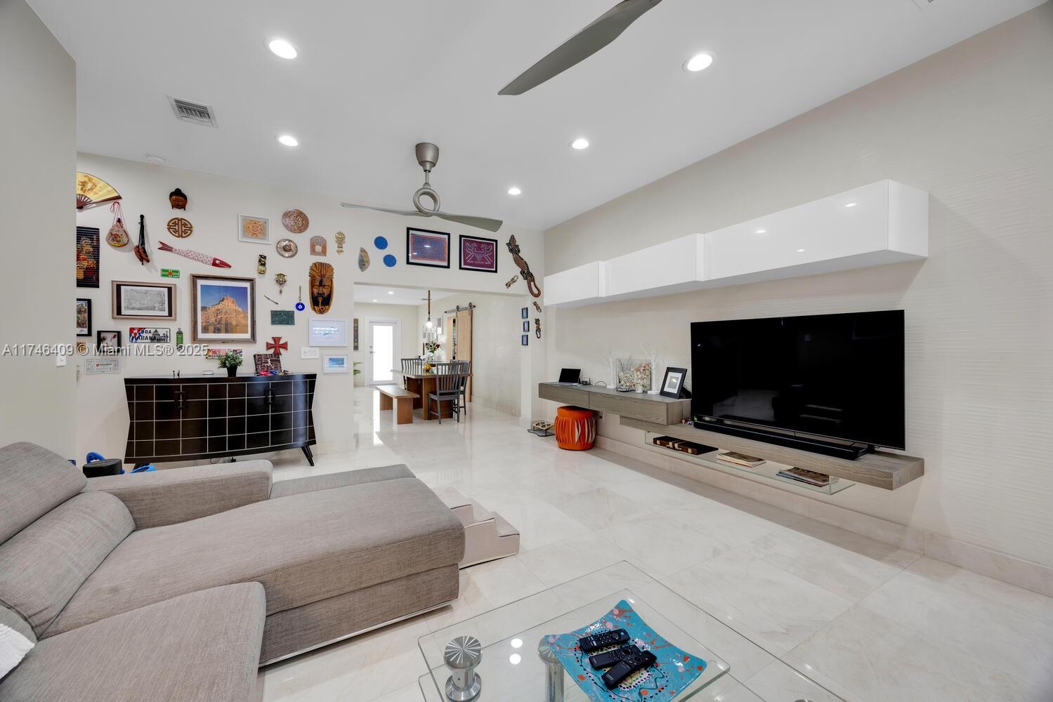 CORAL ESTATES - Residential