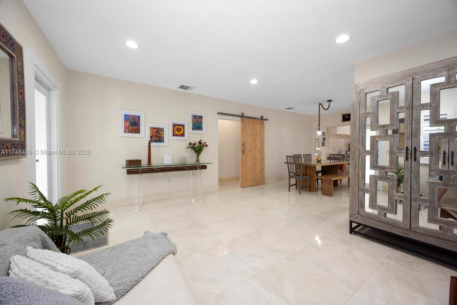 CORAL ESTATES - Residential