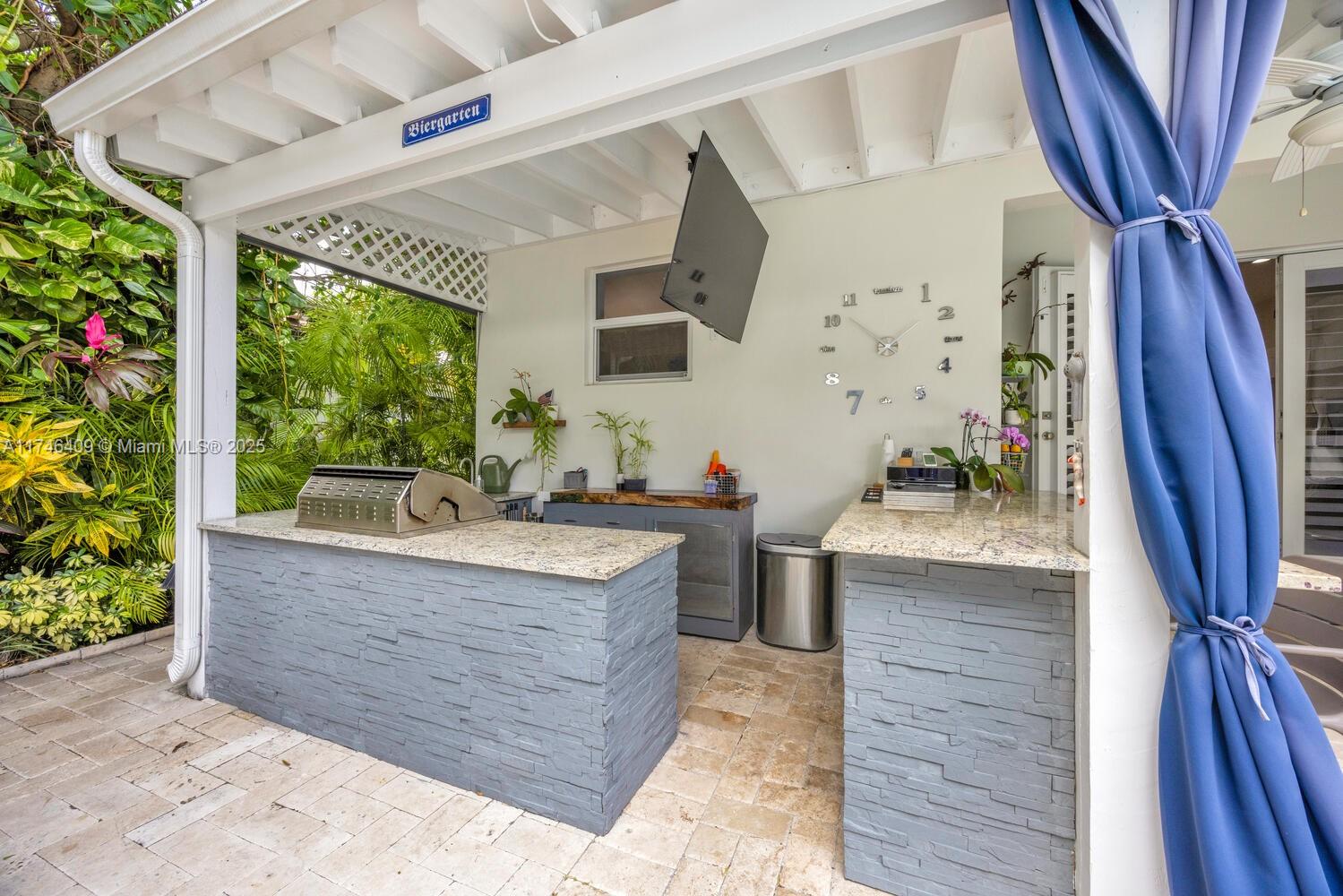 CORAL ESTATES - Residential