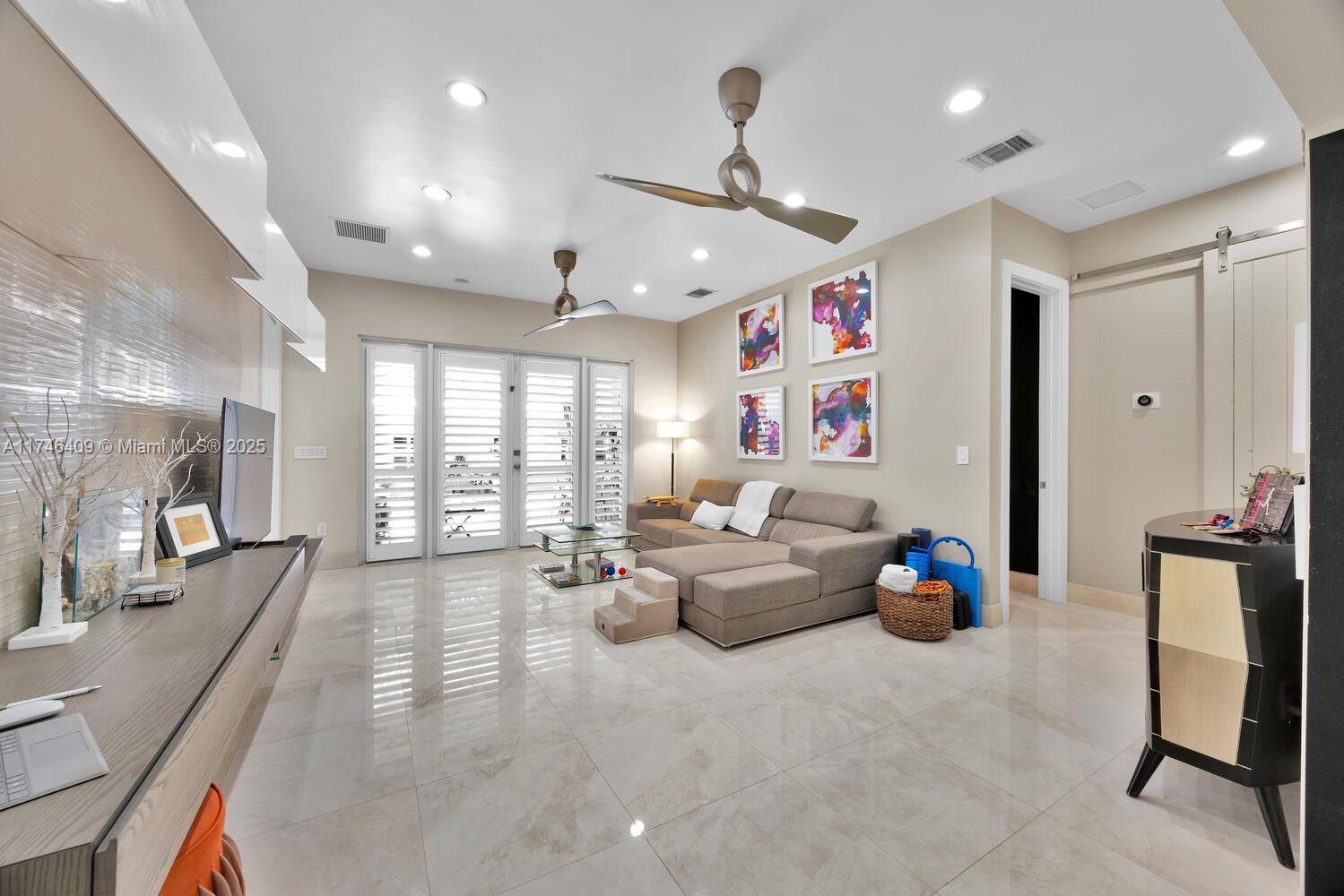 CORAL ESTATES - Residential