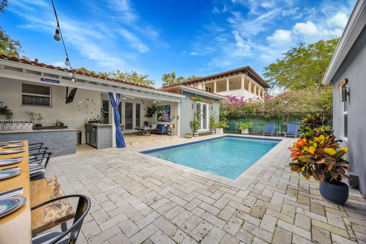 Coral Gables, Florida 33134, United States, 5 Bedrooms Bedrooms, ,4 BathroomsBathrooms,Residential,Active,77291