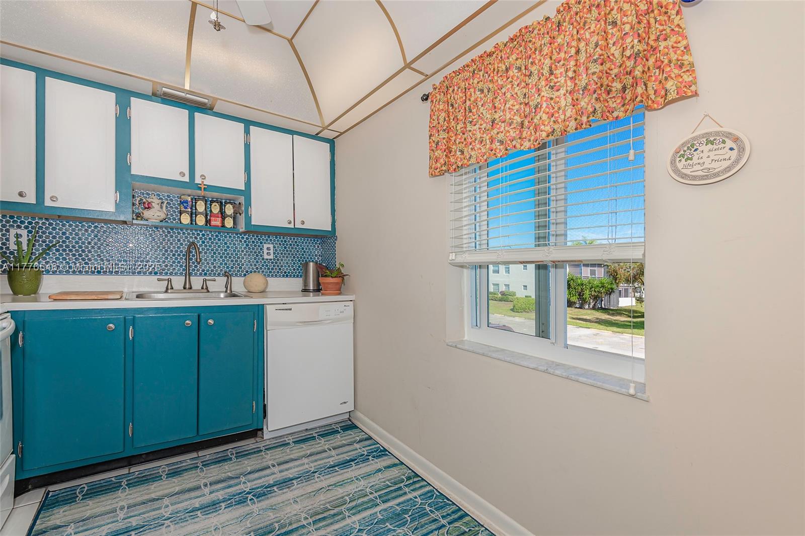 KINGS POINT BURGUNDY COND - Residential