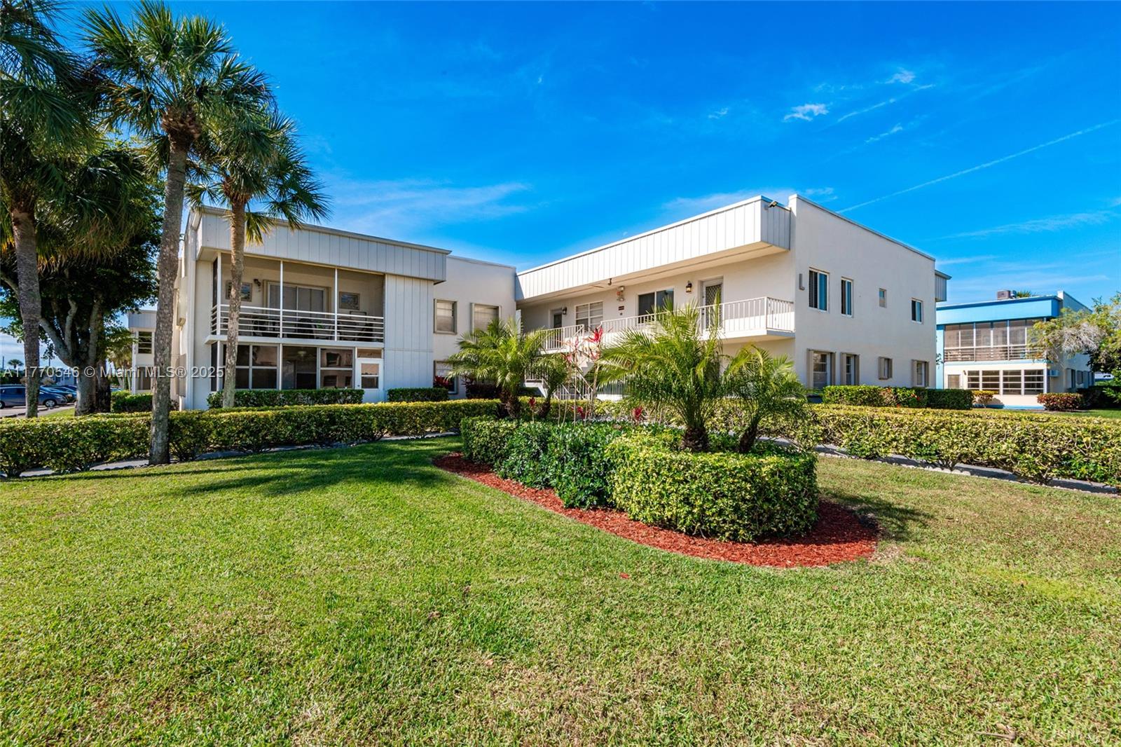 KINGS POINT BURGUNDY COND - Residential