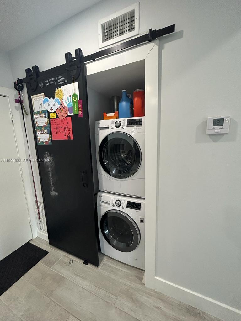 LUNA AT HOLLYWOOD CONDO I - Residential Lease