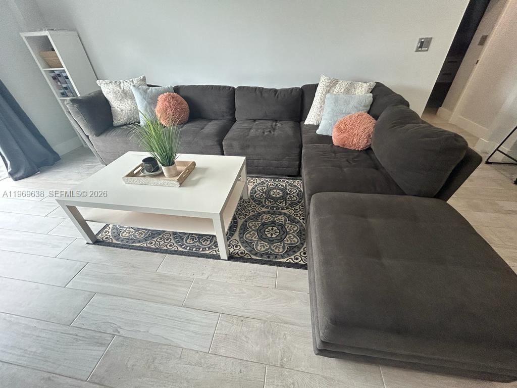 LUNA AT HOLLYWOOD CONDO I - Residential Lease