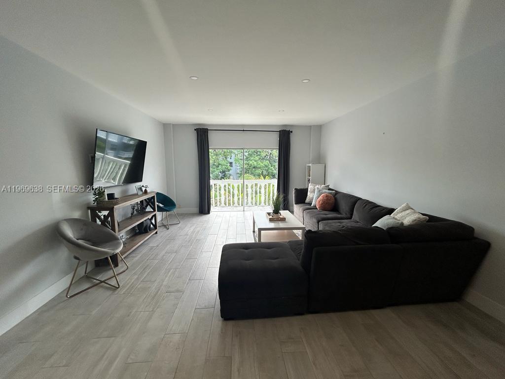 LUNA AT HOLLYWOOD CONDO I - Residential Lease