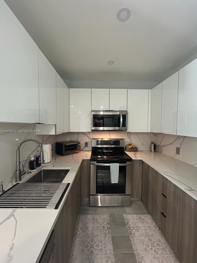 LUNA AT HOLLYWOOD CONDO I - Residential Lease